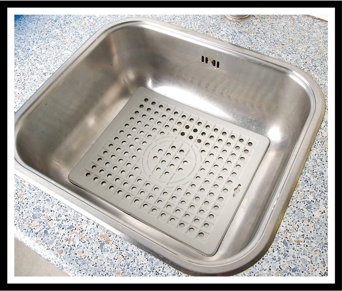 Curver Gootsteenmat Rechthoekig - 26x32x1 Cm - Wit 4 Curver Gootsteenmat Rechthoekig - 26x32x1 Cm - Wit - Afbeelding 2