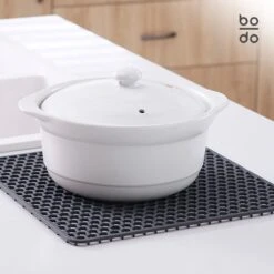 BODO Gootsteenmat Siliconen Donker Grijs - 34.5 X 34.5 Cm - Keuken Accessoires - Gootsteen Beschermer - Onderzetters Siliconen - Anti Kras 12 BODO Gootsteenmat Siliconen Donker Grijs - 34.5 X 34.5 Cm - Keuken Accessoires - Gootsteen Beschermer - Onderzetters Siliconen - Anti Kras -Dagelijkse Benodigdheden Winkel 1200x1200 246