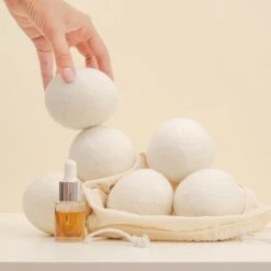 Apeiron Drogerballen - Droogballen - 6 XL Wasbollen - Droger - Duurzaam - Wasmachine - Wasverzachter - Energie Besparen - Zero Waste - Schapenvacht - Wol 16 Apeiron Drogerballen - Droogballen - 6 XL Wasbollen - Droger - Duurzaam - Wasmachine - Wasverzachter - Energie Besparen - Zero Waste - Schapenvacht - Wol -Dagelijkse Benodigdheden Winkel 1200x1200 2592