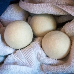 Apeiron Drogerballen - Droogballen - 6 XL Wasbollen - Droger - Duurzaam - Wasmachine - Wasverzachter - Energie Besparen - Zero Waste - Schapenvacht - Wol 19 Apeiron Drogerballen - Droogballen - 6 XL Wasbollen - Droger - Duurzaam - Wasmachine - Wasverzachter - Energie Besparen - Zero Waste - Schapenvacht - Wol -Dagelijkse Benodigdheden Winkel 1200x1200 2595