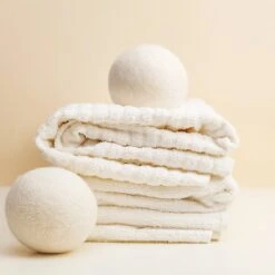 Apeiron Drogerballen - Droogballen - 6 XL Wasbollen - Droger - Duurzaam - Wasmachine - Wasverzachter - Energie Besparen - Zero Waste - Schapenvacht - Wol 21 Apeiron Drogerballen - Droogballen - 6 XL Wasbollen - Droger - Duurzaam - Wasmachine - Wasverzachter - Energie Besparen - Zero Waste - Schapenvacht - Wol -Dagelijkse Benodigdheden Winkel 1200x1200 2597