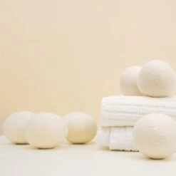 Apeiron Drogerballen - Droogballen - 6 XL Wasbollen - Droger - Duurzaam - Wasmachine - Wasverzachter - Energie Besparen - Zero Waste - Schapenvacht - Wol 24 Apeiron Drogerballen - Droogballen - 6 XL Wasbollen - Droger - Duurzaam - Wasmachine - Wasverzachter - Energie Besparen - Zero Waste - Schapenvacht - Wol -Dagelijkse Benodigdheden Winkel 1200x1200 2600