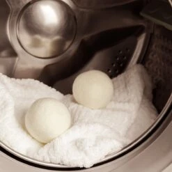 FAVE Drogerballen XL - 6 Stuks - Inclusief Opbergzakje - Wasbol - Wasballen - Doseerbol - Droogballen - Duurzaam 14 FAVE Drogerballen XL - 6 Stuks - Inclusief Opbergzakje - Wasbol - Wasballen - Doseerbol - Droogballen - Duurzaam -Dagelijkse Benodigdheden Winkel 1200x1200 2641