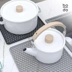 BODO Gootsteenmat Siliconen Donker Grijs - 30.5 X 30.5 Cm - Keuken Accessoires - Gootsteen Beschermer - Onderzetters Siliconen - Anti Kras - Gootsteen Accessoires 17 BODO Gootsteenmat Siliconen Donker Grijs - 30.5 X 30.5 Cm - Keuken Accessoires - Gootsteen Beschermer - Onderzetters Siliconen - Anti Kras - Gootsteen Accessoires -Dagelijkse Benodigdheden Winkel 1200x1200 279