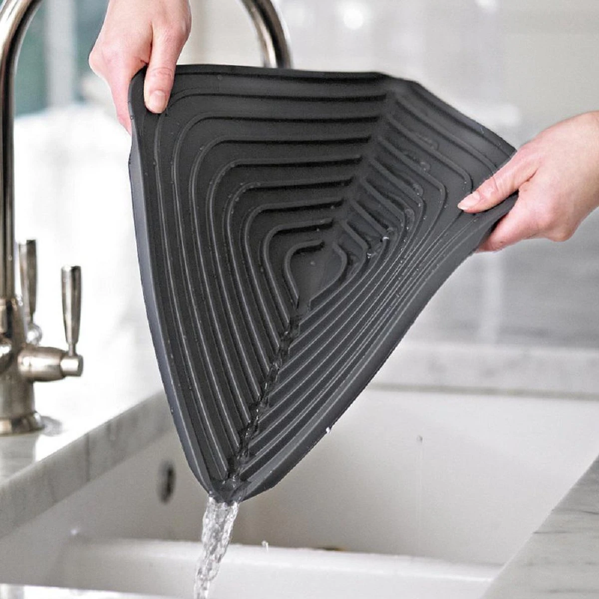 "Joseph Joseph Afdruipmat - Flume - Large - 31 X 43,5 Cm - Grijs" 6 "Joseph Joseph Afdruipmat - Flume - Large - 31 X 43,5 Cm - Grijs" - Afbeelding 4