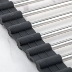 Highport Oprolbaar Vaat Droogrek - Scandinavisch Design - Opvouwbaar Hittebestendig Roestvrijstalen Keuken Afdruiprek - Vaatwasser Geschikt - Sterke 18-staafs Onderzetter - Foodgrade Materiaal -Dagelijkse Benodigdheden Winkel 1200x1200 373