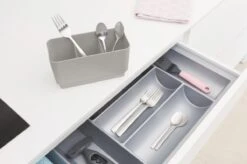 Brabantia SinkSide Afdruiprek Compact - Mid Grey 16 Brabantia SinkSide Afdruiprek Compact - Mid Grey -Dagelijkse Benodigdheden Winkel 1200x799 2