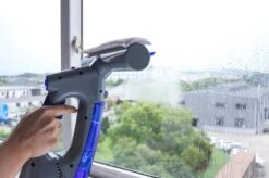 Swiss Pro+ Ruitenreiniger 3 In 1 WV 2 Blue Edition Window Vac - Ca. 120 M² - Waterzuiger - Incl. Smalle Zuigmond - Oplaadbaar - Raamwisser - Streeploos - Clicksystem - 2 Microvezeldoekjes - Met Sprayfunctie - Low Noise - Hepafilter -Dagelijkse Benodigdheden Winkel 1200x799 23