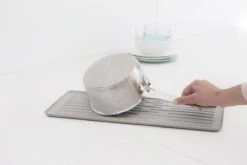 Brabantia SinkSide Afdruiprek Compact - Mid Grey 18 Brabantia SinkSide Afdruiprek Compact - Mid Grey -Dagelijkse Benodigdheden Winkel 1200x801