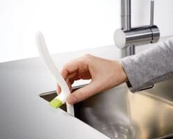 Joseph Joseph Edge Vaatwasborstel - Met Ingebouwde Gootsteensteun - Antraciet 14 Joseph Joseph Edge Vaatwasborstel - Met Ingebouwde Gootsteensteun - Antraciet -Dagelijkse Benodigdheden Winkel 1200x964 4