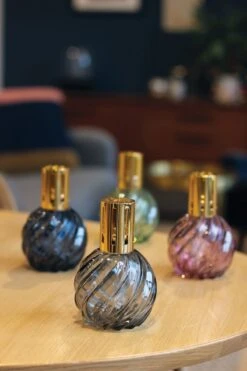 Ashleigh & Burwood Lampenolie Geurolie - Freesia & Orchid 250 Ml 11 Ashleigh & Burwood Lampenolie Geurolie - Freesia & Orchid 250 Ml -Dagelijkse Benodigdheden Winkel 800x1200 2