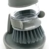 In Round Afwasborstel Met Zeepdispenser / Zeepreservoir – Inclusief Houder – Grijs – Afwas Borstel – Zeep Handborstel – Doseerpomp – Afwasmiddel Dispenser – Navulbaar 2 In Round Afwasborstel Met Zeepdispenser / Zeepreservoir – Inclusief Houder – Grijs – Afwas Borstel – Zeep Handborstel – Doseerpomp – Afwasmiddel Dispenser – Navulbaar -Dagelijkse Benodigdheden Winkel 809x1200